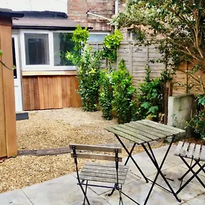 Spacious One Bed With Hot Tub And Garden Apartment