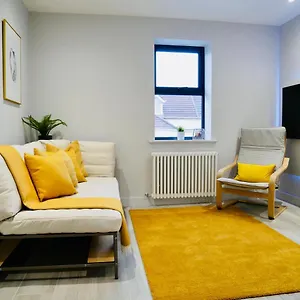 Beautiful Brand New Near The Apartment